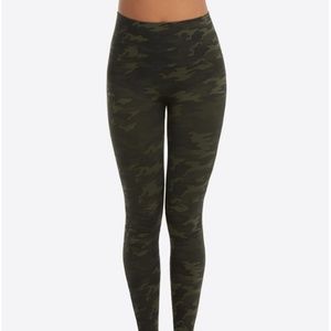 SPANX Look At Me Now Tummy Control Camo Leggings